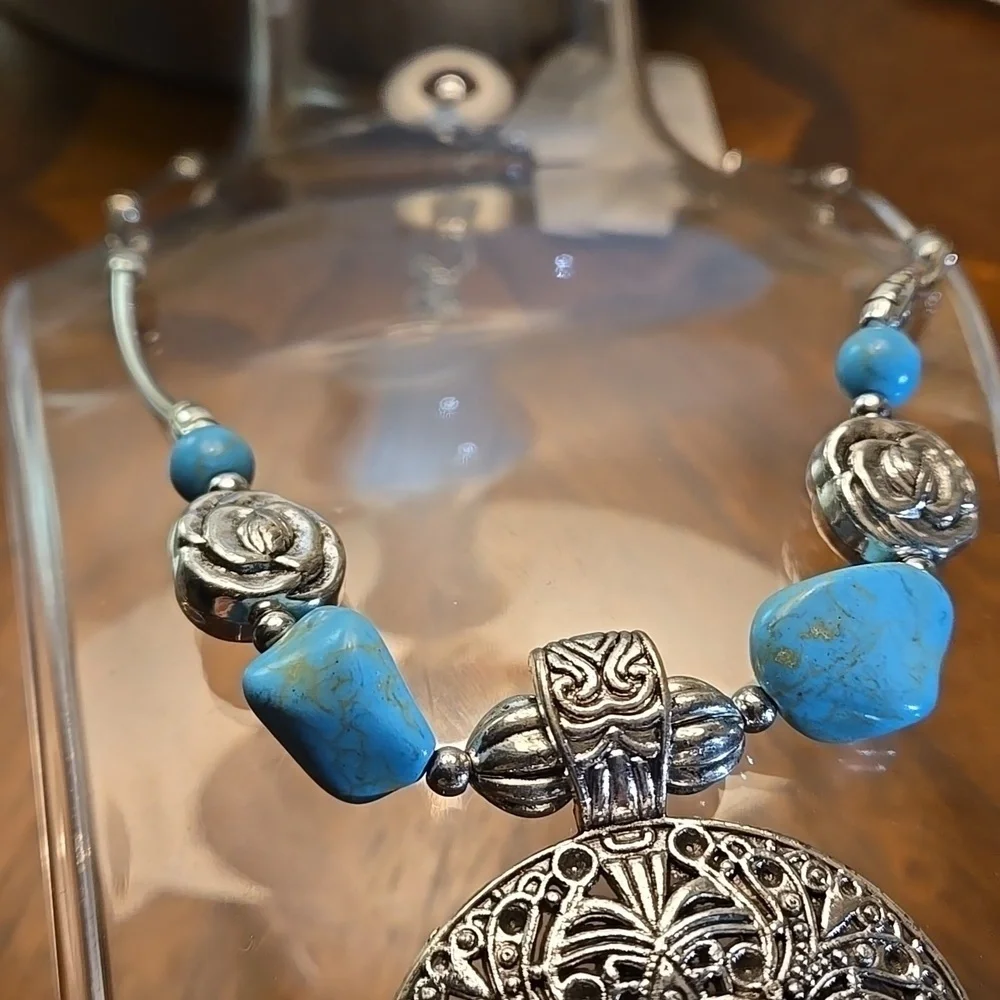 Retro Ethnic Style Hidden Silver Design Hollow Carved Turquoise Necklace
